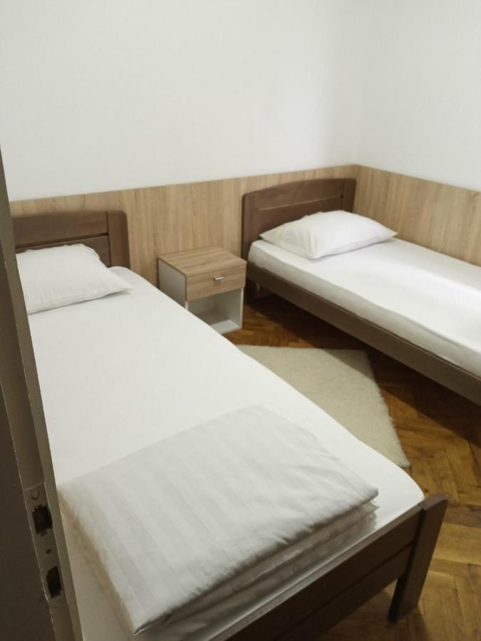 Apartamento Domacinstvo Trifunovic Pretresnja Exterior foto