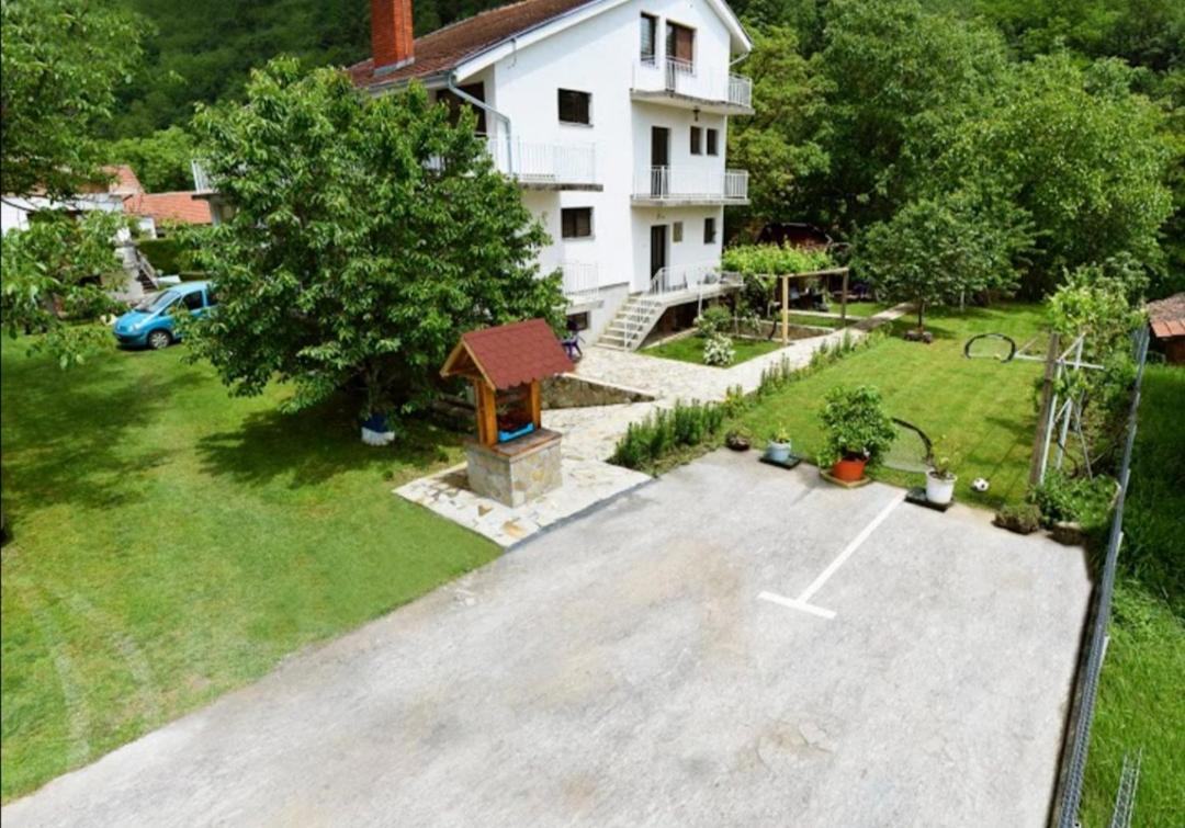 Apartamento Domacinstvo Trifunovic Pretresnja Exterior foto